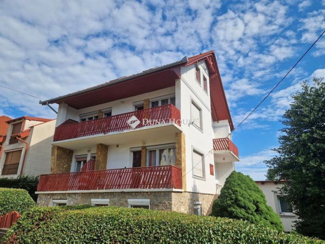 Eladó családi ház, Hévízen 99 M Ft, 6 szobás