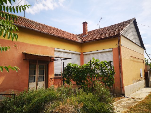 Eladó családi ház, Okányon, Zrínyi utcában 4.5 M Ft, 2 szobás