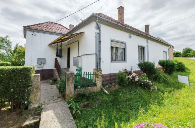 Eladó családi ház, Csurgón 20 M Ft, 5 szobás
