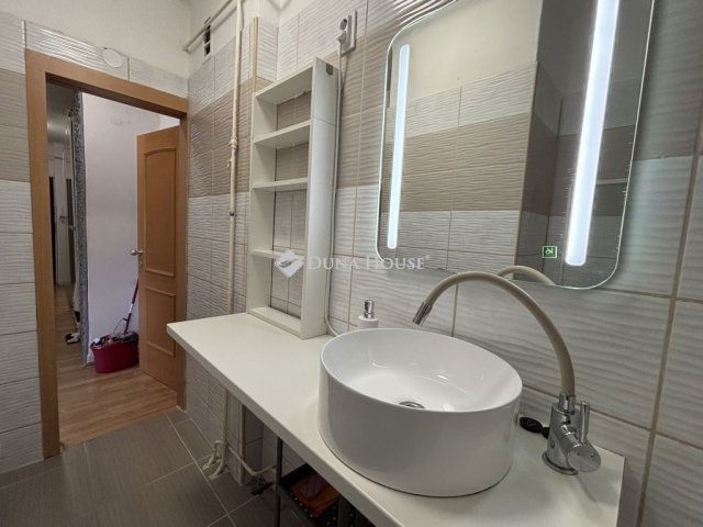 Eladó panellakás, Tatabányán 38.5 M Ft, 2 szobás