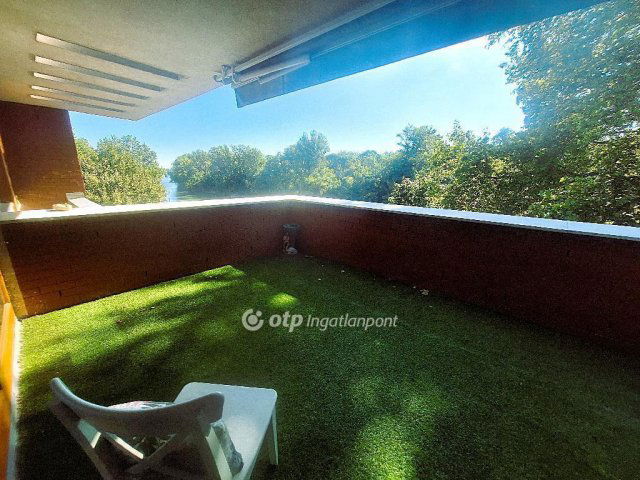 Eladó téglalakás, Budapesten, III. kerületben 195 M Ft, 2 szobás