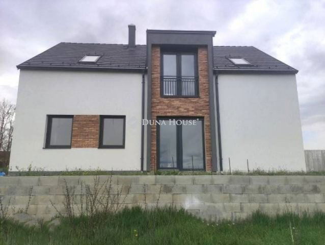 Eladó ikerház, Szombathelyen 169 M Ft, 5 szobás