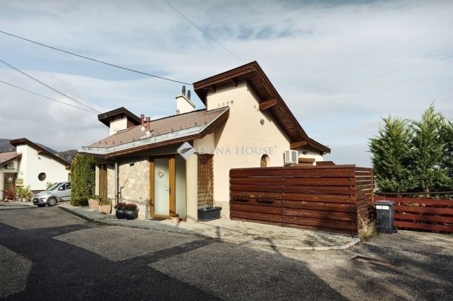 Eladó téglalakás, Szentendrén 175 M Ft, 3 szobás
