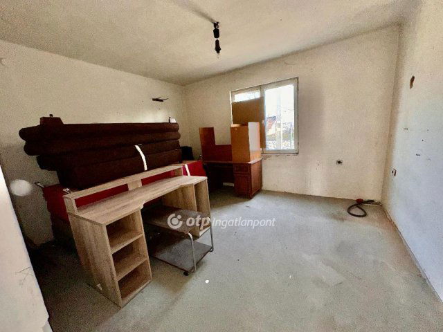 Eladó családi ház, Cegléden 27 M Ft, 2+1 szobás