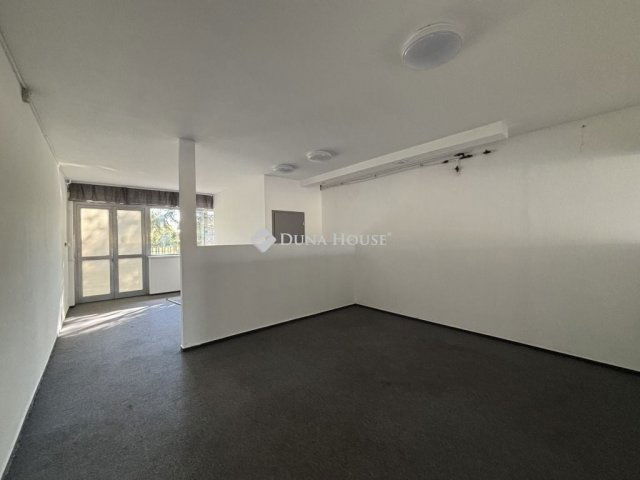 Eladó ipari ingatlan, Esztergomban 780 M Ft / költözzbe.hu