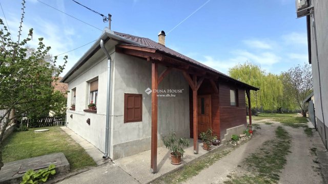 Eladó családi ház, Bugyin 57.9 M Ft, 2 szobás