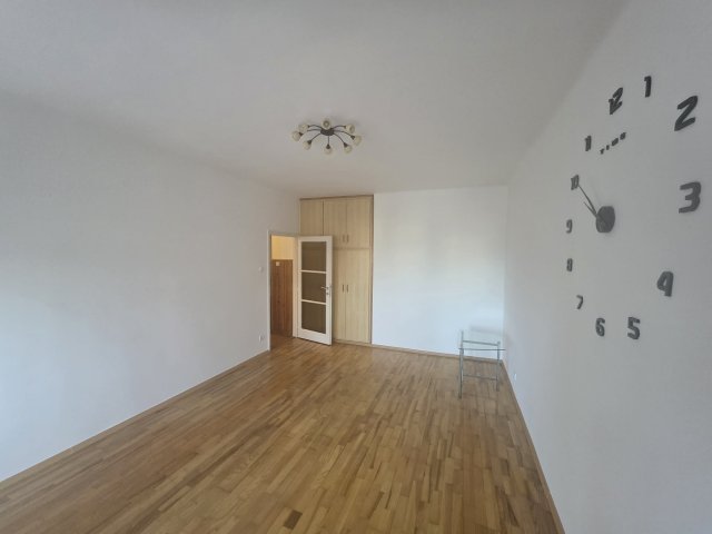 Kiadó téglalakás, albérlet, XVI. kerületben, Védő utcában