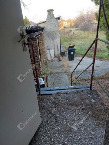 Eladó családi ház, Koroncón 50 M Ft, 2 szobás