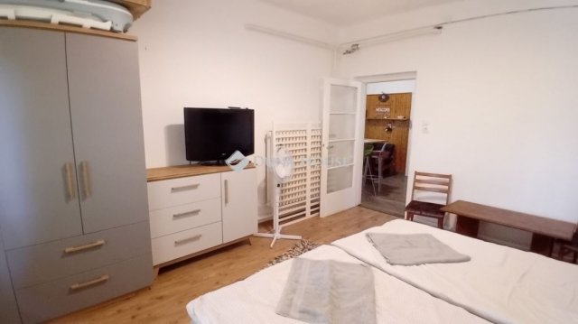 Eladó családi ház, Siófokon 89.9 M Ft, 8 szobás