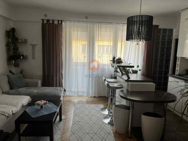 Kiadó téglalakás, albérlet, Pécsett, Semmelweis utcában