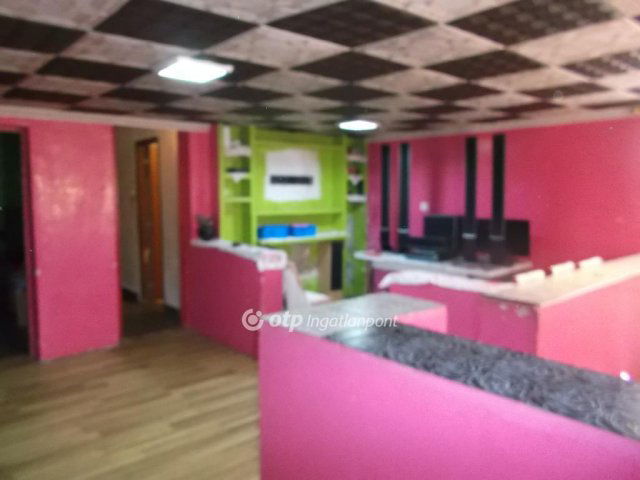 Eladó családi ház, Zsámbokon 21.4 M Ft, 1+3 szobás