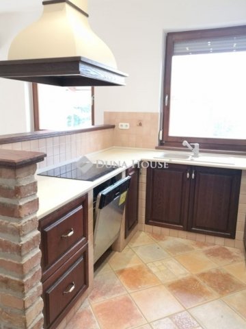 Eladó családi ház, Vecsésen 139.9 M Ft, 4+1 szobás