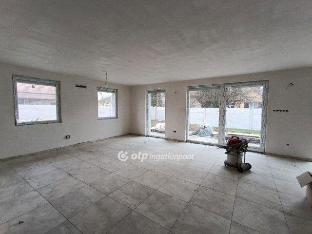 Eladó családi ház, Érden 136.9 M Ft, 4 szobás