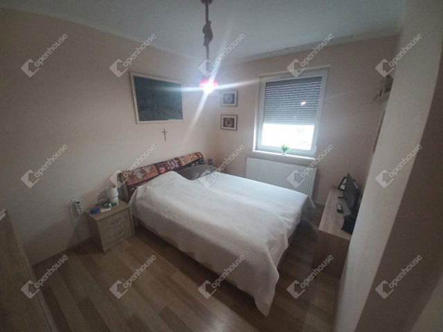 Eladó téglalakás, Dombóváron 35.9 M Ft, 3 szobás