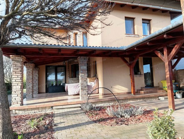 Eladó családi ház, Ordacsehin 118.6 M Ft, 5 szobás