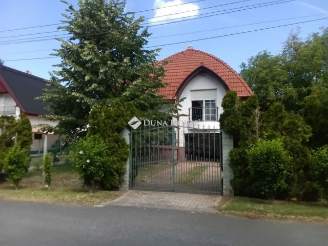Eladó családi ház, Balatonfenyvesen 115.5 M Ft, 4 szobás