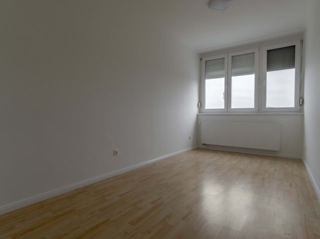 Eladó téglalakás, Szekszárdon, Kőrösi Csoma Sándor utcában