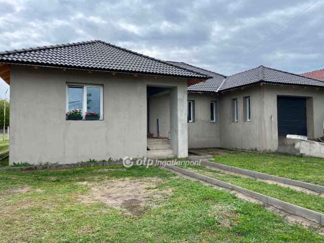 Eladó családi ház, Nagykátán 87.5 M Ft, 6 szobás