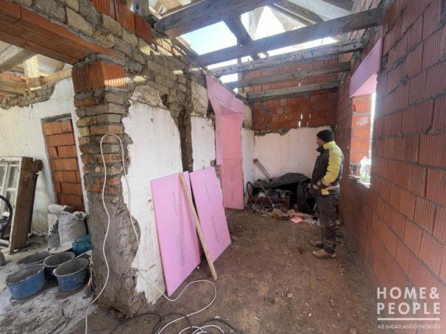 Eladó családi ház, Óföldeákon 11 M Ft, 2 szobás