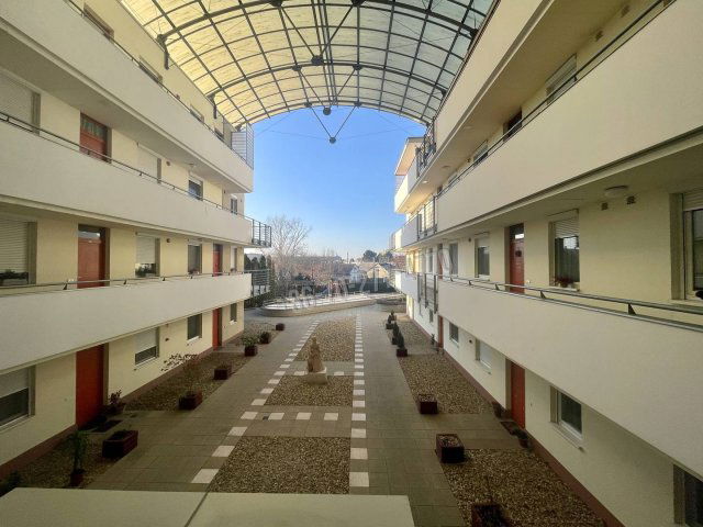 Eladó téglalakás, Székesfehérvárott 67.9 M Ft, 3 szobás