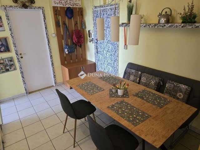 Eladó panellakás, Budapesten, XXI. kerületben 69.9 M Ft, 3 szobás