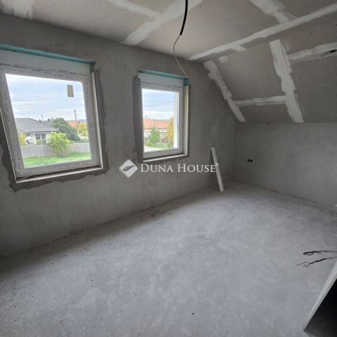 Eladó téglalakás, Pákozdon 99 M Ft, 4 szobás