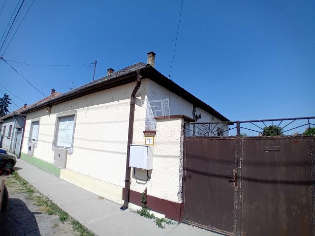 Eladó családi ház, Baján 45 M Ft, 4 szobás