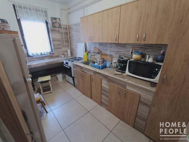 Eladó családi ház, Szegeden 155 M Ft, 5 szobás