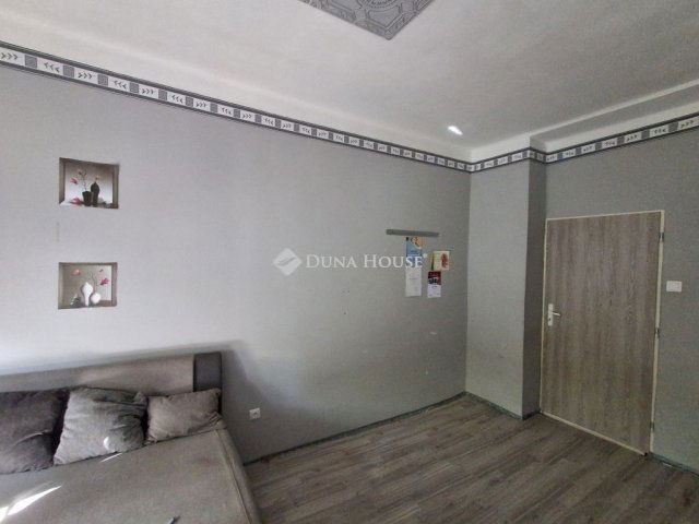 Eladó téglalakás, Ózdon, Árpád Vezér úton 5.8 M Ft, 2 szobás