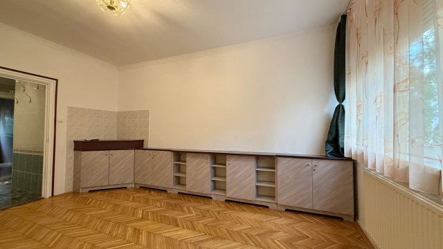Kiadó üzlethelyiség, Debrecenben 230 E Ft / hó, 4 szobás