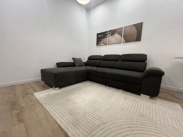 Eladó téglalakás, Budapesten, VI. kerületben, Hunyadi téren