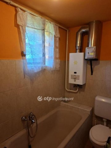 Eladó családi ház, Hajdúböszörményen 35 M Ft, 1+1 szobás