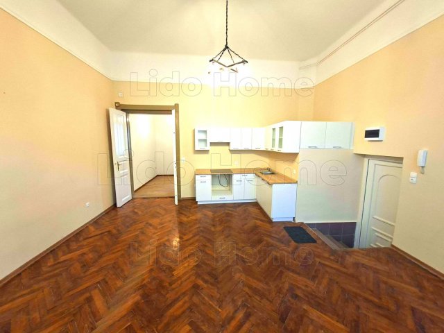 Eladó téglalakás, Kaposváron 37 M Ft, 1 szobás