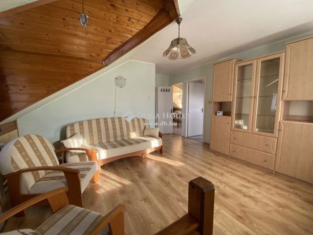 Eladó téglalakás, Veszprémben 79.99 M Ft, 3+3 szobás