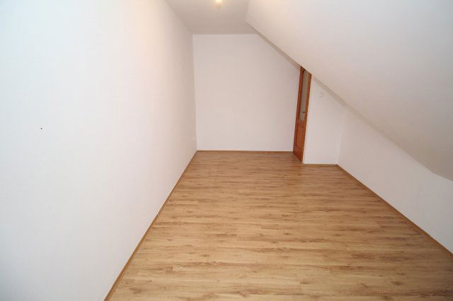 Eladó ikerház, Nagytarcsán 117.9 M Ft, 5 szobás