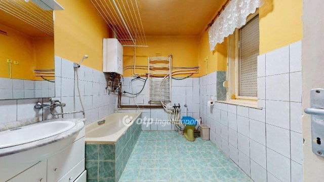 Eladó családi ház, Tiszaújvárosban 32.5 M Ft, 2 szobás