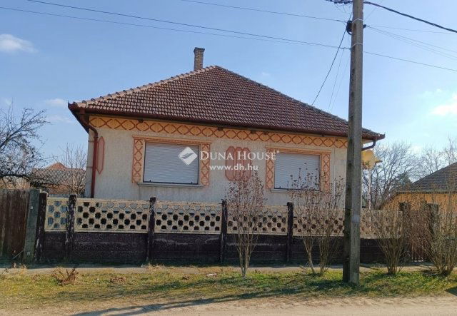 Eladó családi ház, Tápiószecsőn 49.5 M Ft, 7 szobás