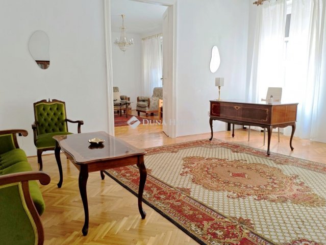 Eladó téglalakás, Pécsett 97.2 M Ft, 3 szobás