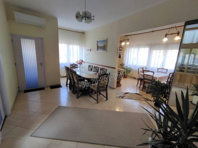 Eladó családi ház, Mohácson 99 M Ft, 5 szobás