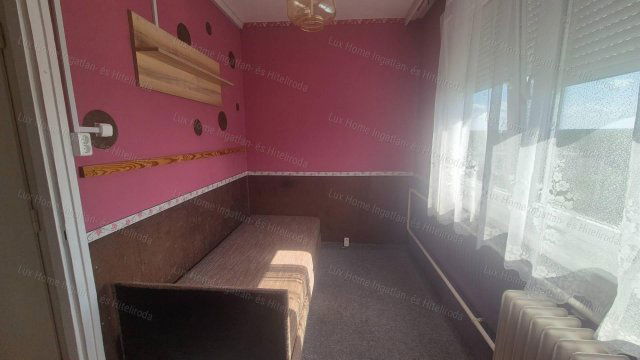 Eladó panellakás, Oroszlányban 23.9 M Ft, 1+1 szobás