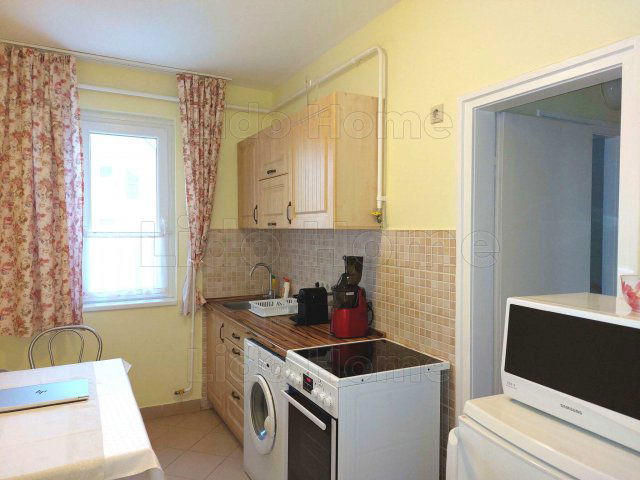 Eladó téglalakás, Siófokon 63.7 M Ft, 2 szobás