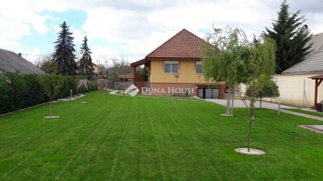 Eladó családi ház, Dunakeszin 155 M Ft, 3 szobás