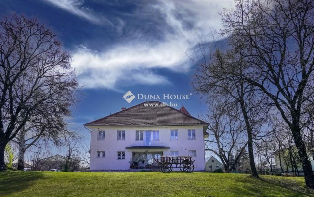 Eladó családi ház, Gyömrőn 740 M Ft, 10 szobás