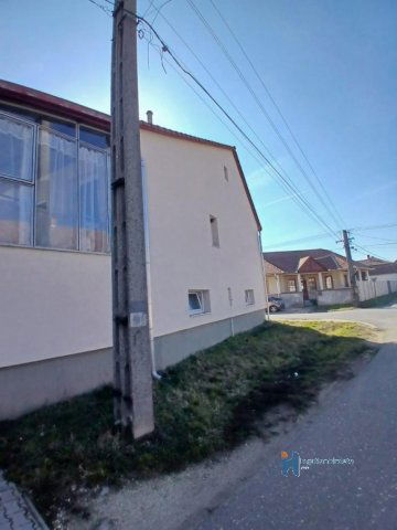 Eladó családi ház, Jászfényszarun 64.9 M Ft, 3 szobás