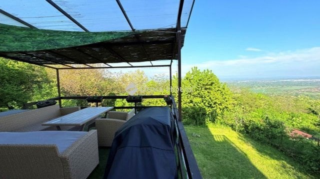 Eladó családi ház, Szentendrén 89.9 M Ft, 2 szobás
