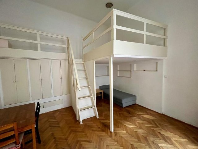 Eladó téglalakás, Budapesten, V. kerületben, Molnár utcában
