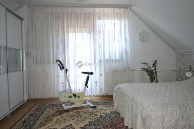 Eladó családi ház, Debrecenben 99 M Ft, 5 szobás