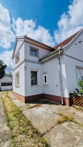 Eladó családi ház, Kiskőrösön 61.9 M Ft, 5+3 szobás