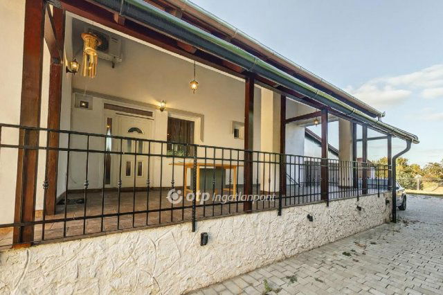 Eladó családi ház, Csomádon 155 M Ft, 4 szobás