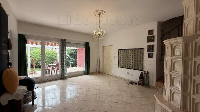 Eladó családi ház, Keszthelyen 139.9 M Ft, 9 szobás